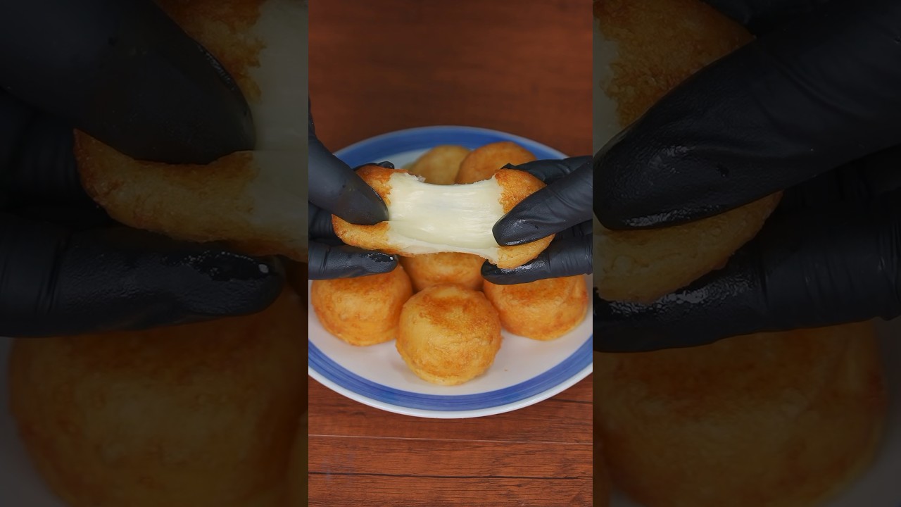 un puñado de queso muy picado