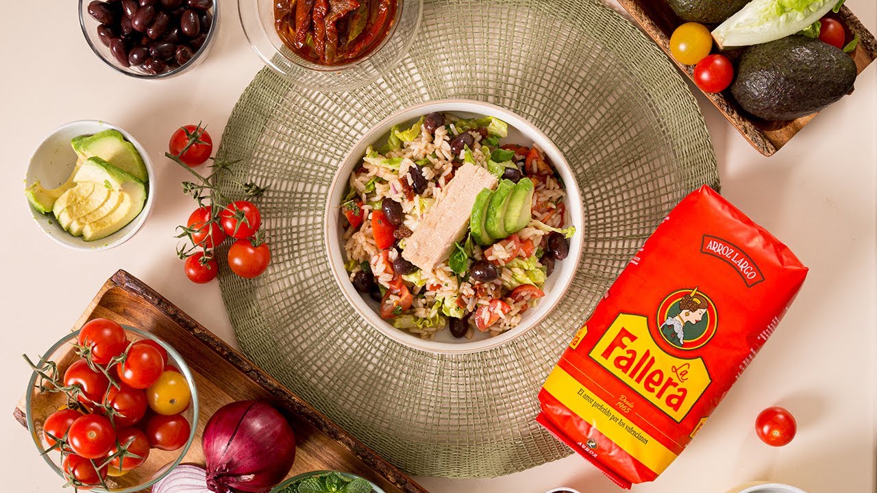 ensalada de arroz con aguacate y atun