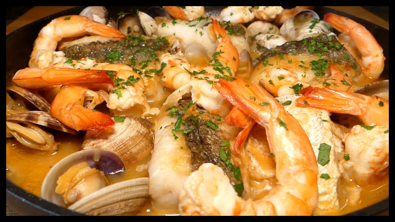merluza a la marinera con gambas y almejas