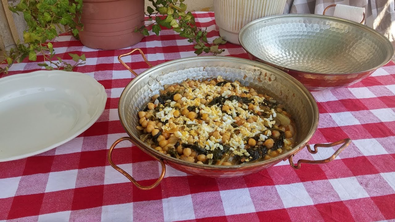 potaje de garbanzos con acelgas y huevo duro