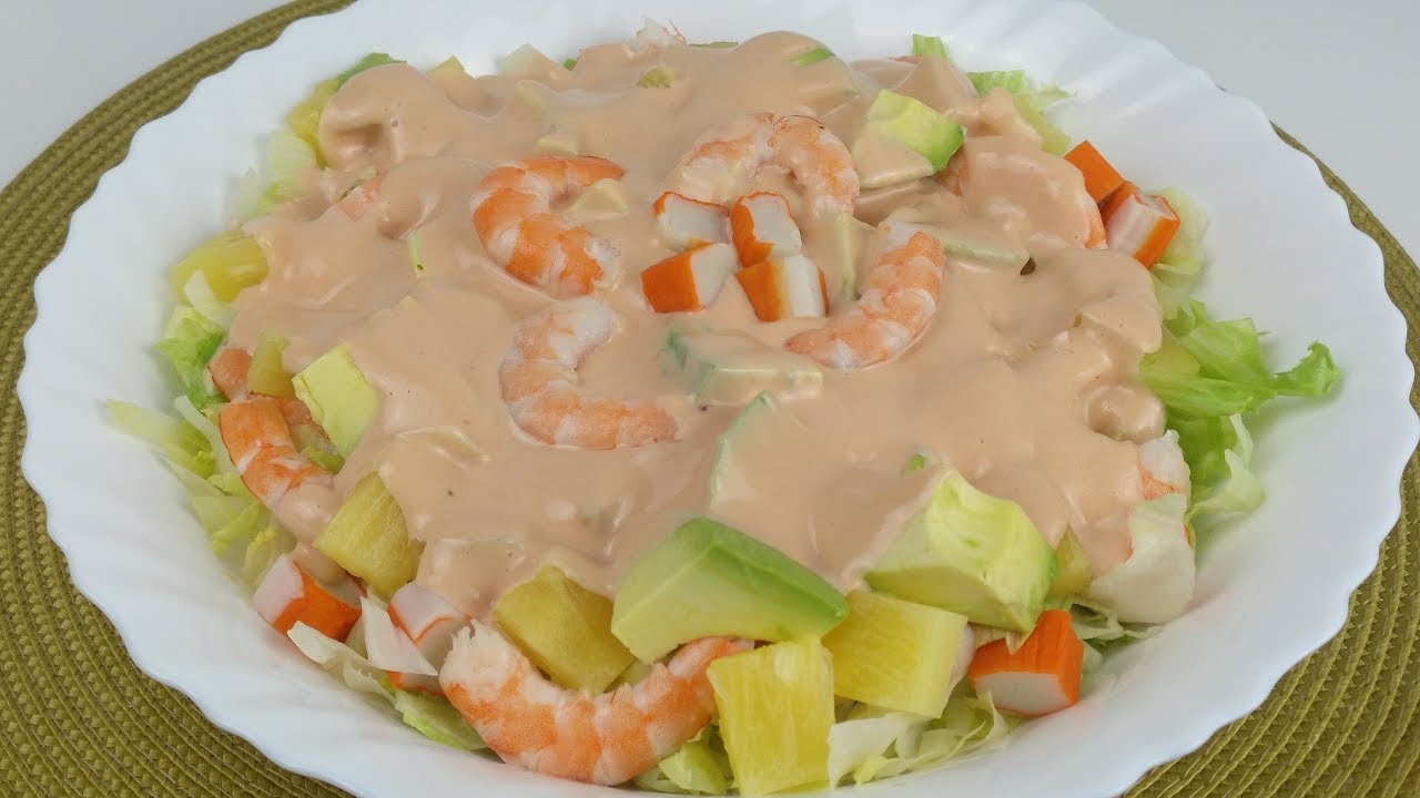 ensalada tropical con salsa rosa