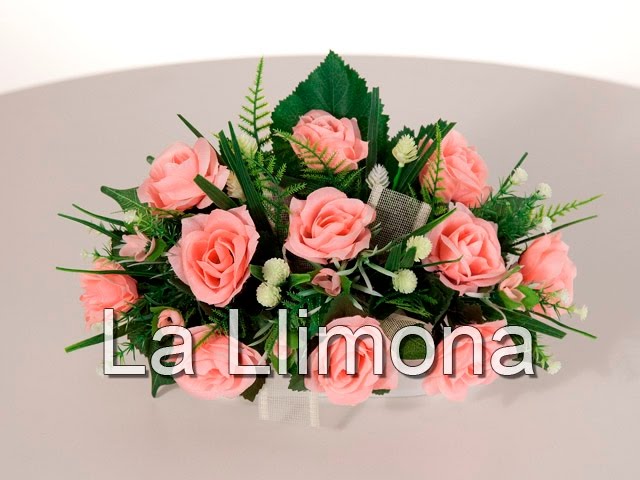 recipientes para flores en cementerio